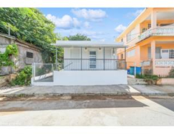 Isabel II, Vieques, Cerca del terminal ,